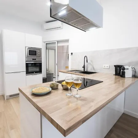 Moonkey - Apto. Albéniz, Con Acogedor Patio Appartement *
