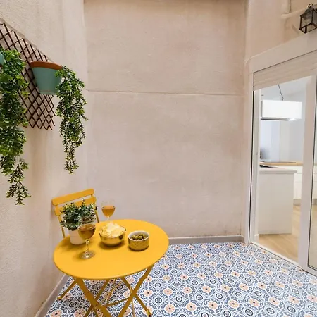 Moonkey - Apto. Albeniz, Con Acogedor Patio Apartment